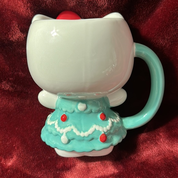 New Christmas Hello Kitty Mug - Picture 2 of 4